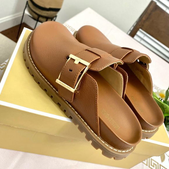 Michael Kors Easton Flat Clog Tumbled Leather - Picture 2 of 5